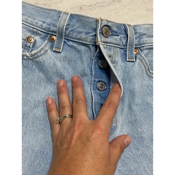 Levi’s Wedgie Distressed Jean Shorts-sz 27 - Picture 10 of 11